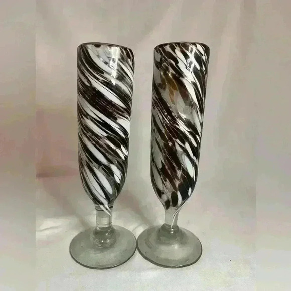 2-hand blown fluted  champagne glasses - Picture 2 of 6